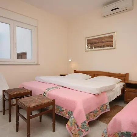Apartments Vojnovic Duce Guest house 3*