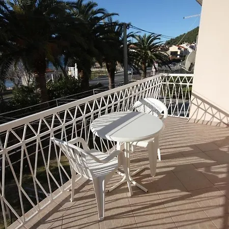 Apartments Vojnovic Duce 3* Omis