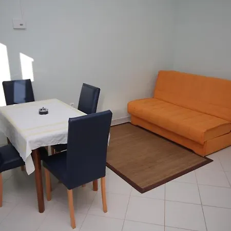 Apartments Vojnovic Duce Guest house Omis