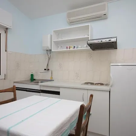Apartments Vojnovic Duce Guest house Omis