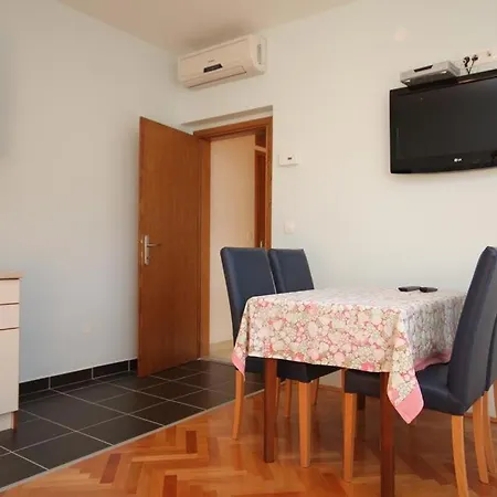 Apartments Vojnovic Duce Guest house