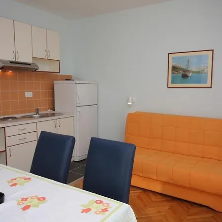 Apartments Vojnovic Duce 3*