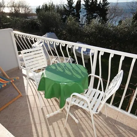 Apartments Vojnovic Duce 3* Omis