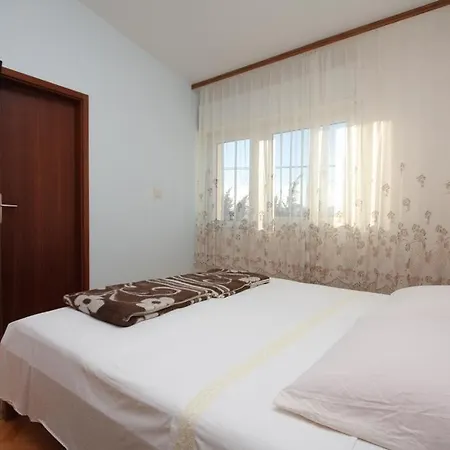 Guest house Apartments Vojnovic Duce