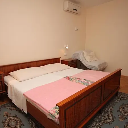 Guest house Apartments Vojnovic Duce