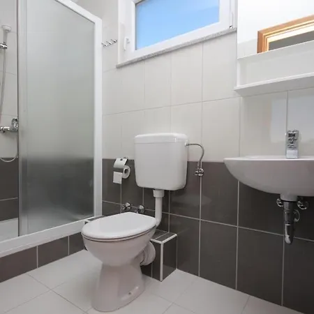 Apartments Vojnovic Duce 3*