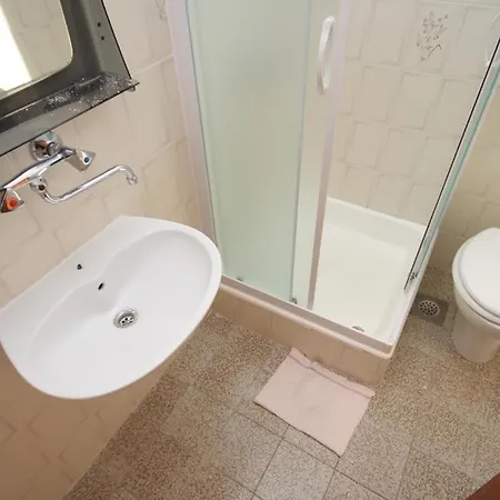 Apartments Vojnovic Duce Guest house
