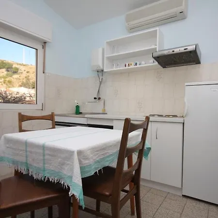 Guest house Apartments Vojnovic Duce Omis