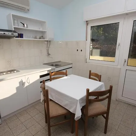 Guest house Apartments Vojnovic Duce