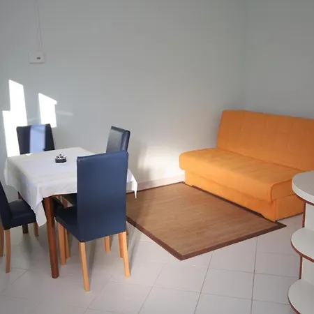Apartments Vojnovic Duce 3*