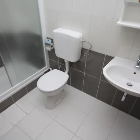 Apartments Vojnovic Duce Guest house Omis